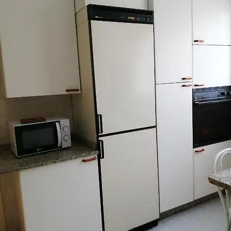 Spacious In Perfect For 6 People 110 M² Appartamento Bueu